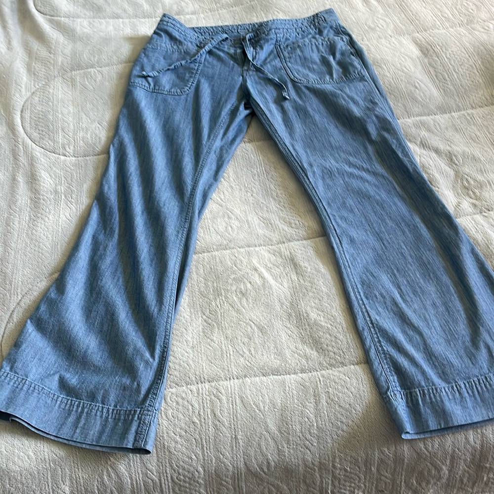 Women’s North Face light denim pants